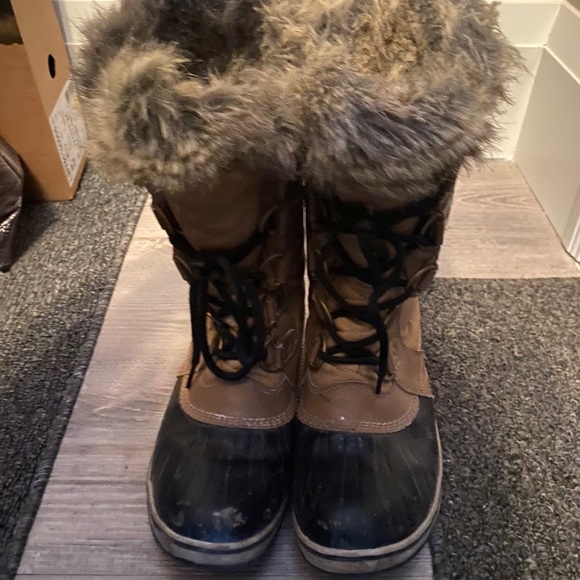 Sorel - Picture 1 of 5